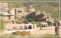 Neemrana Fort, Jaipur Tour Package